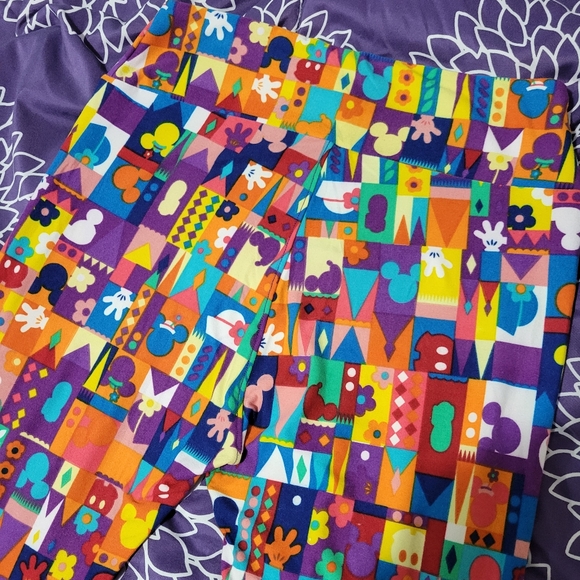 Disney It's A Small World leggings Lularoe one size super soft and stretchy - Picture 4 of 5